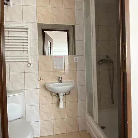 Trzynastka בית אירוח